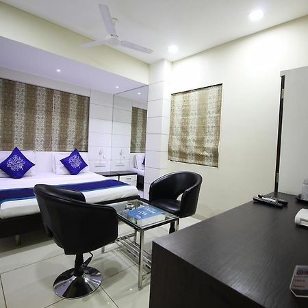 Oyo Rooms Usmanpura Ashram Road 阿穆达巴 外观 照片